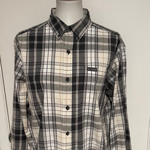 Columbia Sportswear Company Men's Shirt - Size M - Picture 2 of 15